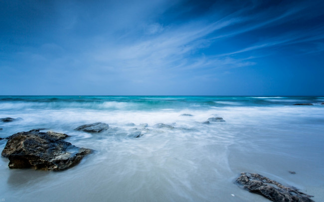 Обои картинки фото природа, побережье, небо, облака, море, берег, прибой, камни