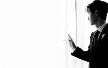 Картинка мужчины wang+yi+bo актер пиджак окно