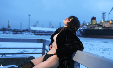 обоя девушки, tenletters, брюнетка, шуба, белье, зима, снег, лед, море, порт
