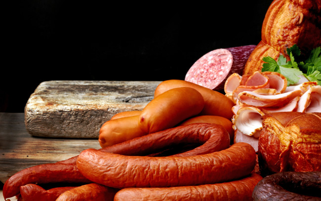 Обои картинки фото еда, колбасные изделия, ветчина, колбаса, сардельки