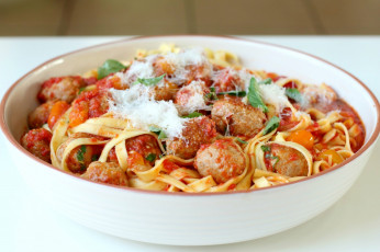 Картинка еда вторые+блюда лапша помидоры сыр фрикадельки