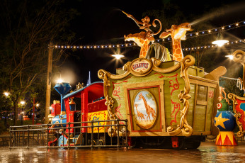 Картинка города диснейленд сказочный паровоз