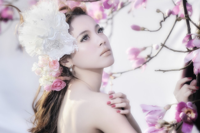 Обои картинки фото девушки, -unsort , лица,  портреты, цветы, девушка, фон