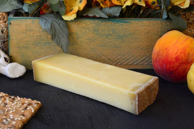 Обои картинки фото beaufort chalet alpage 2012 aop, еда, сырные изделия, сыр