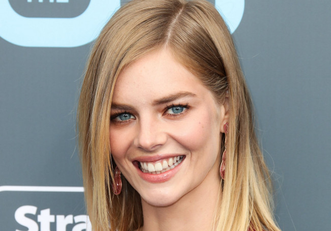 Обои картинки фото девушки, samara weaving, samara, weaving, блондинка, лицо, улыбка