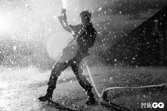 Картинка мужчины wang+yi+bo актер певец танцор брызги