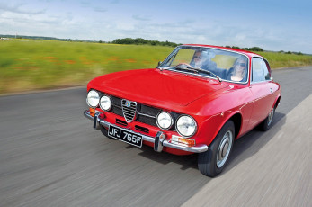 Картинка автомобили alfa+romeo красный скорость дорога