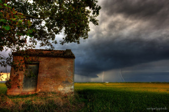 Картинка разное развалины +руины +металлолом молния