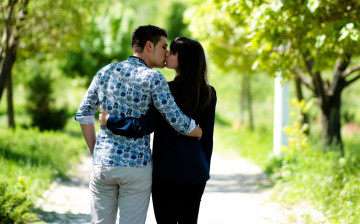 обоя разное, мужчина женщина, пара, поцелуй, дорога, деревья