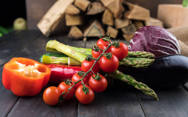 Обои картинки фото еда, овощи, спаржа, перец, баклажан, капуста, помидоры