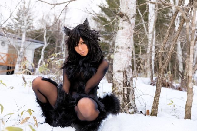 Обои картинки фото девушки, nonsummerjack, образ, косплей, наряд, мех, костюм, лес, березы, снег, ушки, хвост