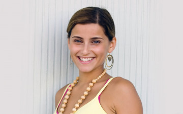 Картинка музыка nelly furtado бусы