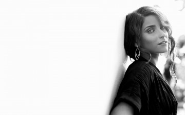 Картинка музыка nelly furtado черно-белое фото