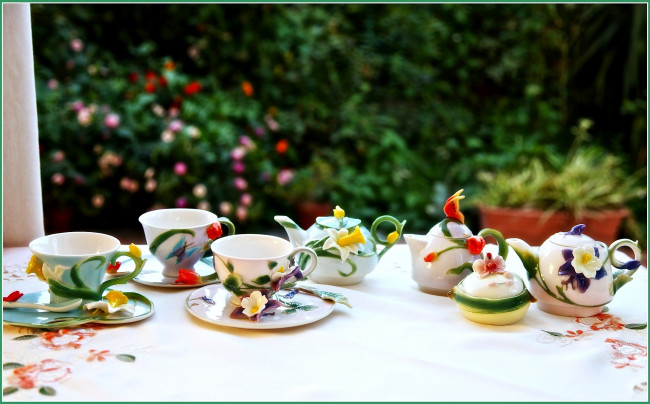 Обои картинки фото разное, посуда, столовые, приборы, кухонная, утварь, фарфор, декор, блюдца, чашки