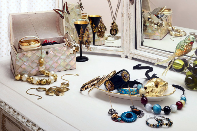 Обои картинки фото разное, украшения, аксессуары, веера, браслеты, колье, зеркало