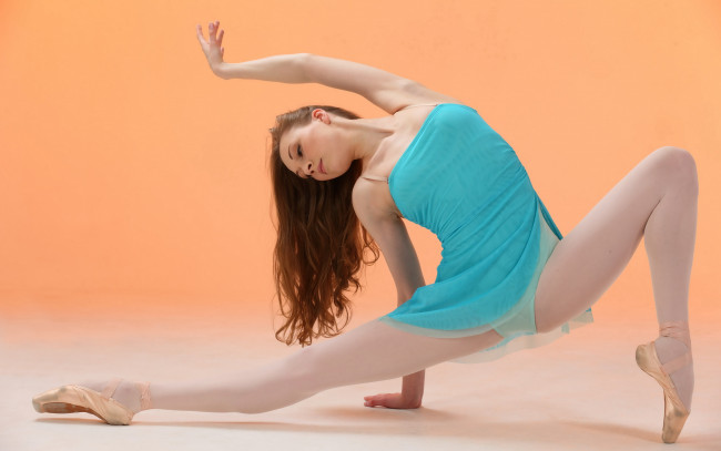 Обои картинки фото annett a, девушки, -unsort , брюнетки,  шатенки, гибкая, балерина, пуанты