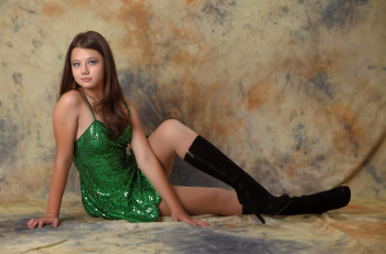 Картинка девушки -unsort+ брюнетки +шатенки сапоги платье взгляд брюнетка модель kleofia