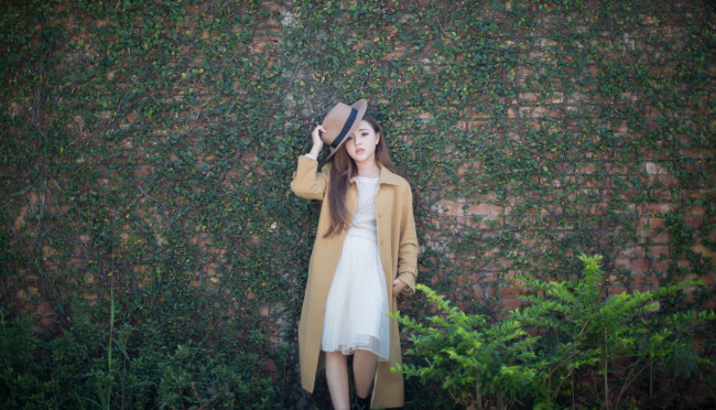 Обои картинки фото девушки, -unsort , азиатки, девушка, пальто, азиатка, поза