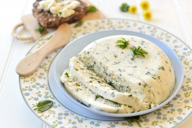 Обои картинки фото еда, масло,  молочные продукты, домашний, зелень, творог