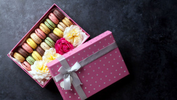 Картинка еда макаруны коробка лакомство подарок бант