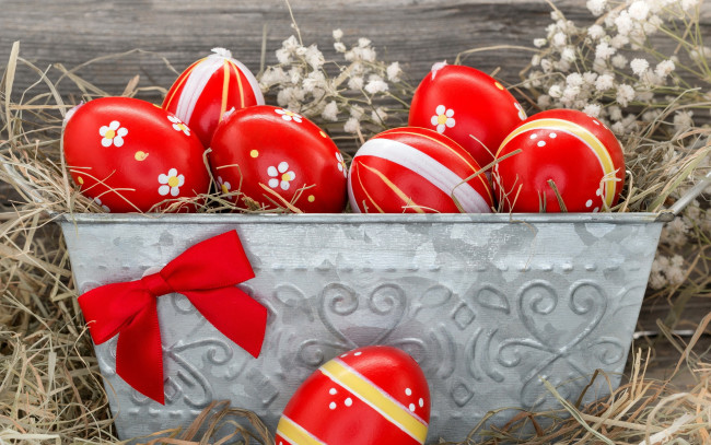 Обои картинки фото праздничные, пасха, яйца, сено, крашенки, бант
