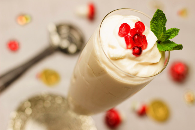 Обои картинки фото еда, мороженое,  десерты, гранат, мята, десерт