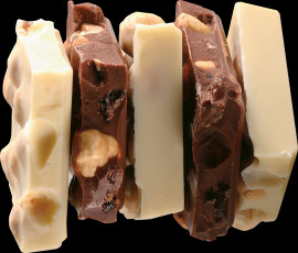 Картинка еда конфеты +шоколад +сладости изюм орехи молочный белый куски шоколад