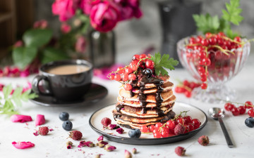 Картинка еда блины +оладьи кофе шоколад чашка смородина блинчики