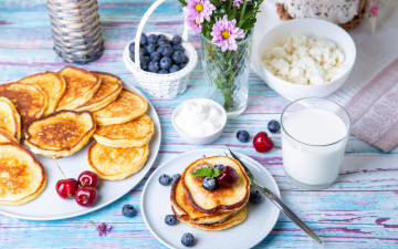 Картинка еда блины +оладьи ягоды фрукты блинчики сметана