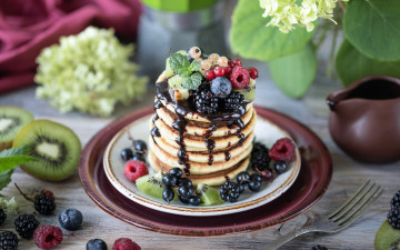 Картинка еда блины +оладьи ягоды шоколад тарелка блинчики
