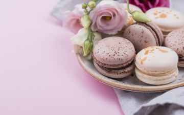 Картинка еда макаруны розы печенье тарелка macarons