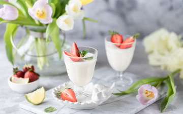 Картинка еда мороженое +десерты клубника стаканы десерт панна котта