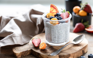 Картинка еда мороженое +десерты ягоды завтрак баночка йогурт чиа