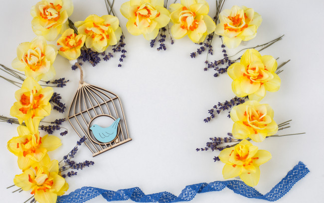 Обои картинки фото разное, ремесла,  поделки,  рукоделие, цветы, лента, лаванда, нарциссы, композиция