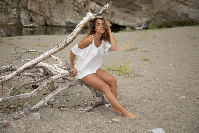 Обои картинки фото девушка - girl, девушки, - брюнетки,  шатенки, девушка, брюнетка, сексуальная, милая, модель, красивая, супер, сладкая, лапочка, симпатичная, классная, нежная, идеальная, няша, яркая, игривая, великолепная, обаятельная, жгучая, спокойная, удивительная