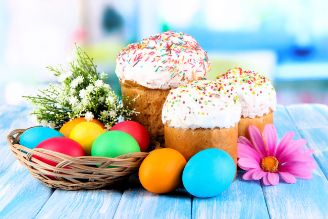Обои картинки фото праздничные, пасха, столешница, яйца, куличи, цветы, корзинка