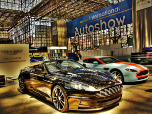 Картинка автомобили выставки уличные фото