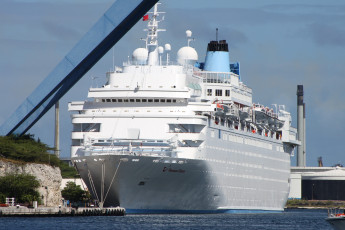 Картинка thomson dream корабли порты причалы лайнер причал