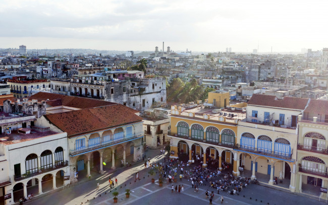 Обои картинки фото города, гавана, куба, здания, площадь, люди