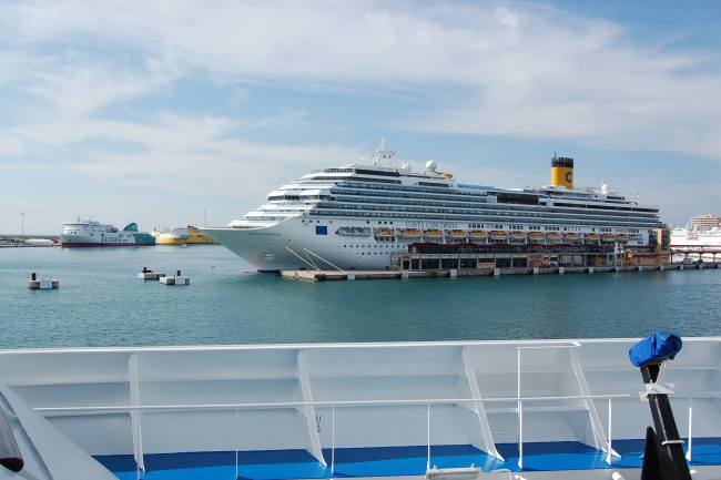 Обои картинки фото корабли, порты, причалы, costa, concordia, лайнер