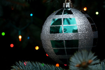 Картинка праздничные шары двухцветный