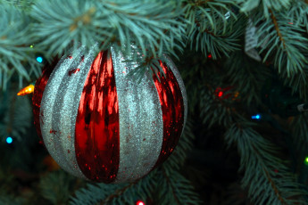 Картинка праздничные шары двухцветный