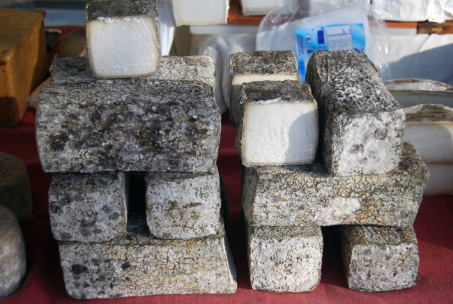 Обои картинки фото barras de quesos de cabra, еда, сырные изделия, сыр