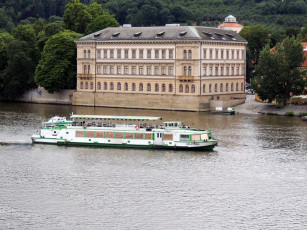 Картинка города прага+ Чехия здание влтава теплоход прогулочный река