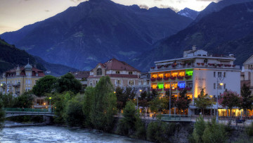 Картинка города -+улицы +площади +набережные мост река горы