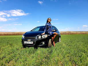 Картинка автомобили -авто+с+девушками chevrolet aveo