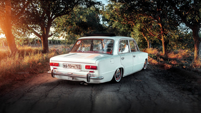 Обои картинки фото автомобили, ваз, дорога, копейка, вид, сзади, жигули, ваз-2101, артём, замковой