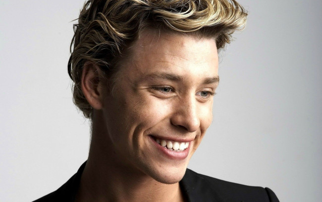 Обои картинки фото mitch hewer, мужчины, лицо, улыбка