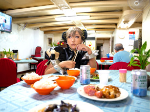 Картинка девушки nonsummerjack образ косплей наряд кафе еда