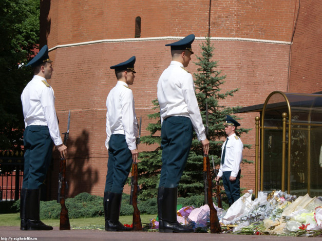 Обои картинки фото москва, смена, караула, могилы, неизвестного, солдата, разное, люди